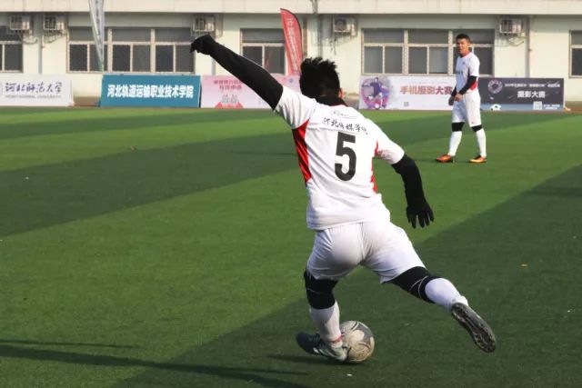 宫鲁鸣回归是又一次的妥协?